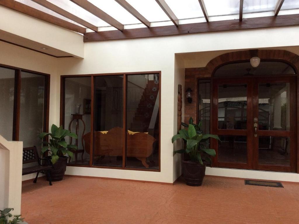 Casa Roces Bed & Breakfast Legazpi Exterior photo